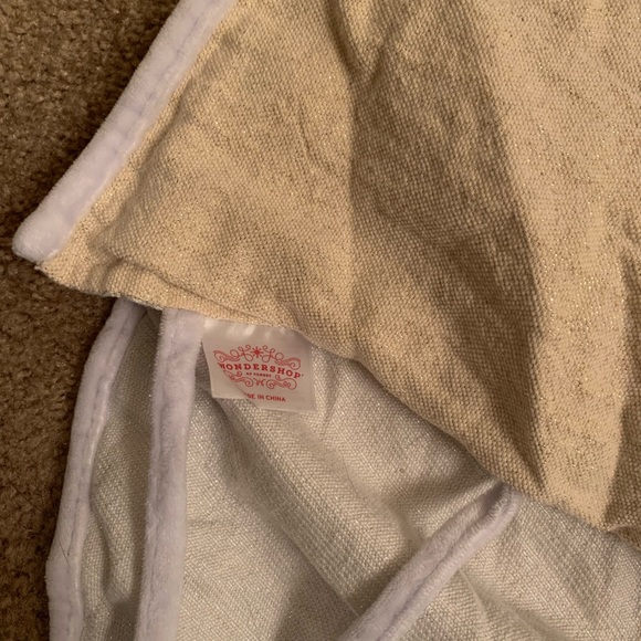 Reversible tree skirt. - Picture 2 of 2